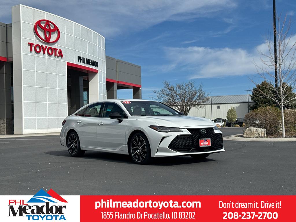 White (Wind Chill Pearl) 2019 Toyota Avalon Touring FWD Sedan Front-Wheel Drive 8-Speed Automatic