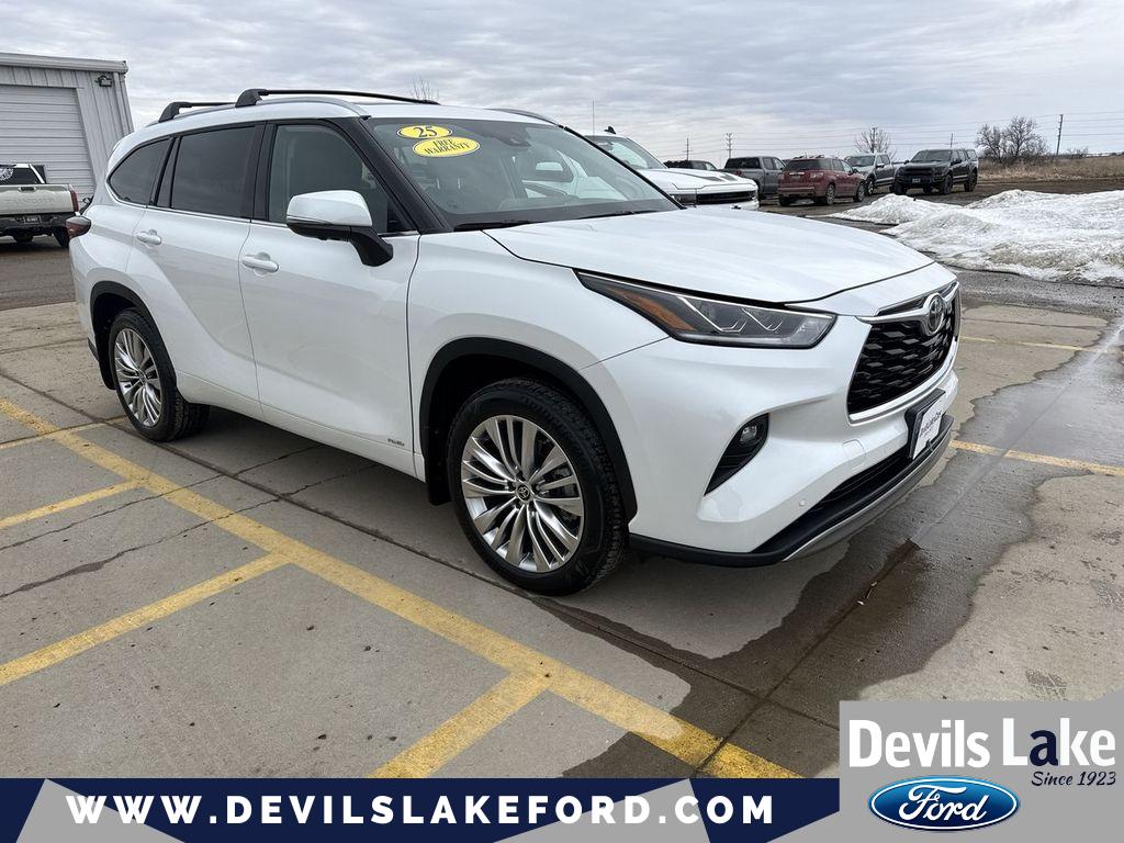 White (Wind Chill Pearl) 2025 Toyota Highlander Hybrid Platinum AWD SUV / Crossover All-Wheel Drive Continuously Variable Transmission
