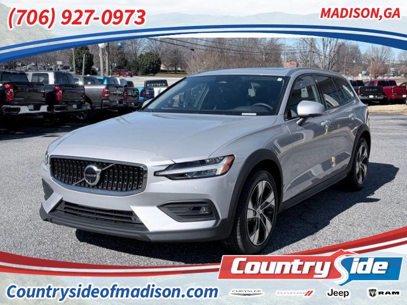 2025 Volvo V60 Cross Country B5 Plus AWD