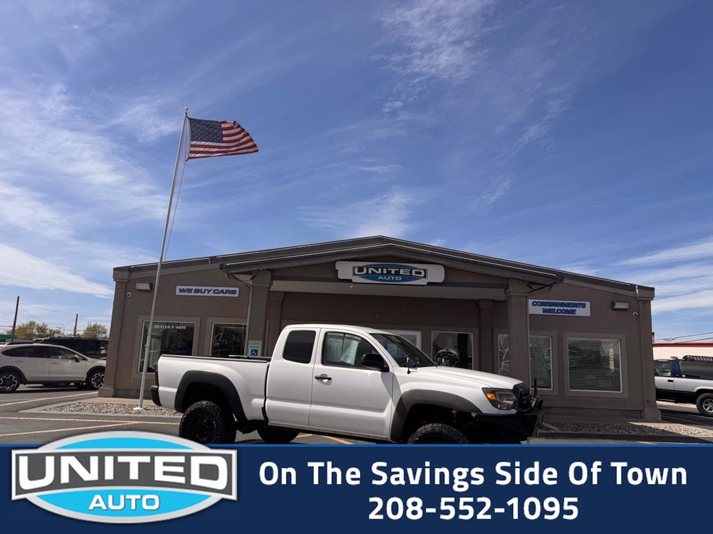 Super White 2012 Toyota Tacoma Access Cab 4WD Pickup Truck Four-Wheel Drive 6-Speed Manual