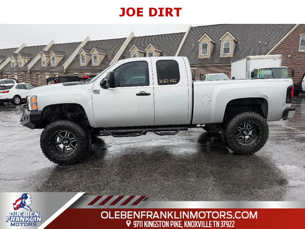 Sheer Silver Metallic 2011 Chevrolet Silverado 2500HD LT Extended Cab 4WD Pickup Truck Four-Wheel Drive 6-Speed Automatic