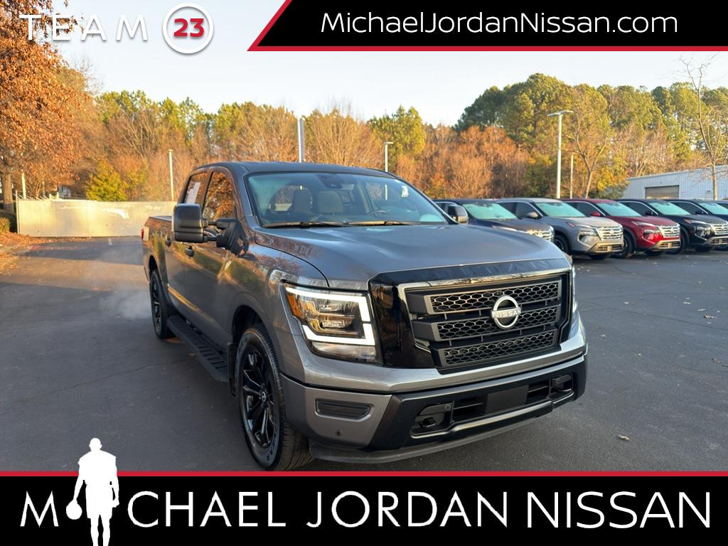 2024 Nissan Titan SV Crew Cab 4WD