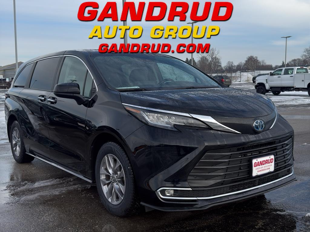 2022 Toyota Sienna XLE 7-Passenger FWD