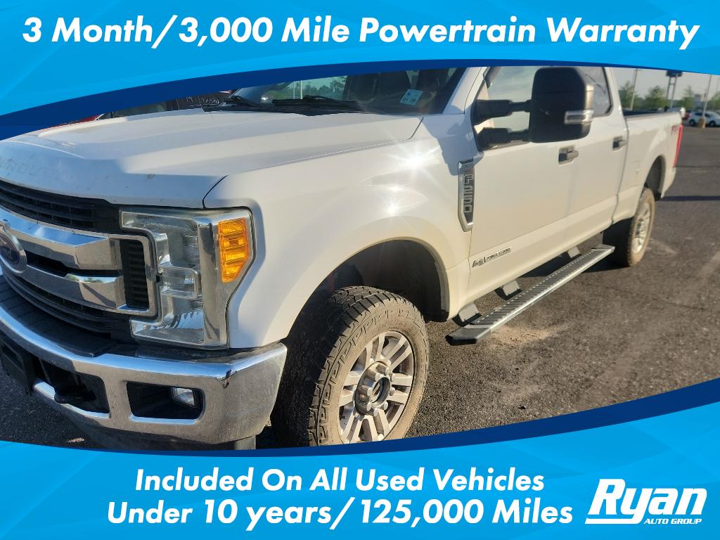 Oxford White 2017 Ford F-250 Super Duty XLT Crew Cab 4WD Pickup Truck Four-Wheel Drive 6-Speed Automatic