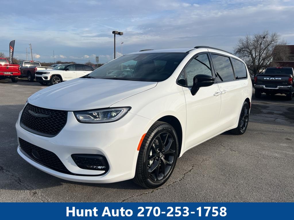 2026 Chrysler Pacifica Select FWD