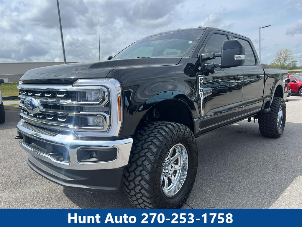 Agate Black Metallic 2025 Ford F-250 Super Duty Lariat Crew Cab 4WD Pickup Truck Four-Wheel Drive Automatic