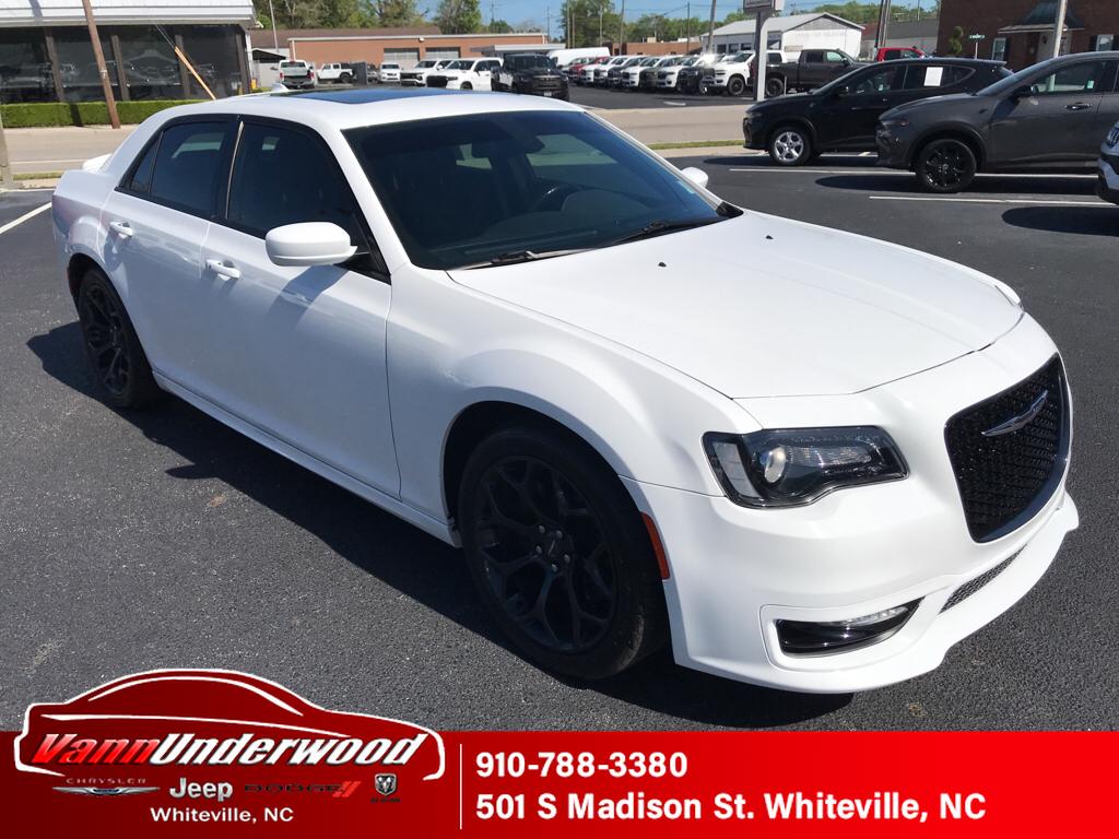 Bright White Clearcoat 2019 Chrysler 300 S RWD Sedan Rear-Wheel Drive 8-Speed Automatic