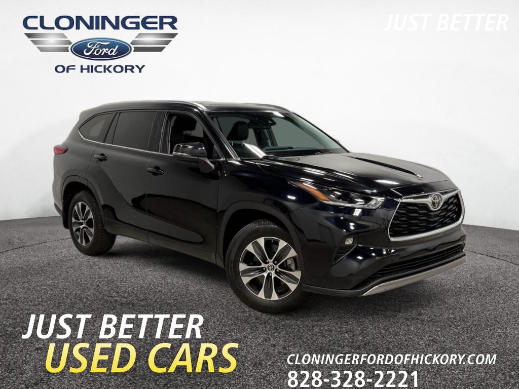 Midnight Black Metallic 2021 Toyota Highlander XLE AWD SUV / Crossover All-Wheel Drive 8-Speed Automatic