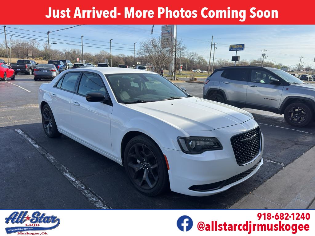 2022 Chrysler 300 Touring RWD