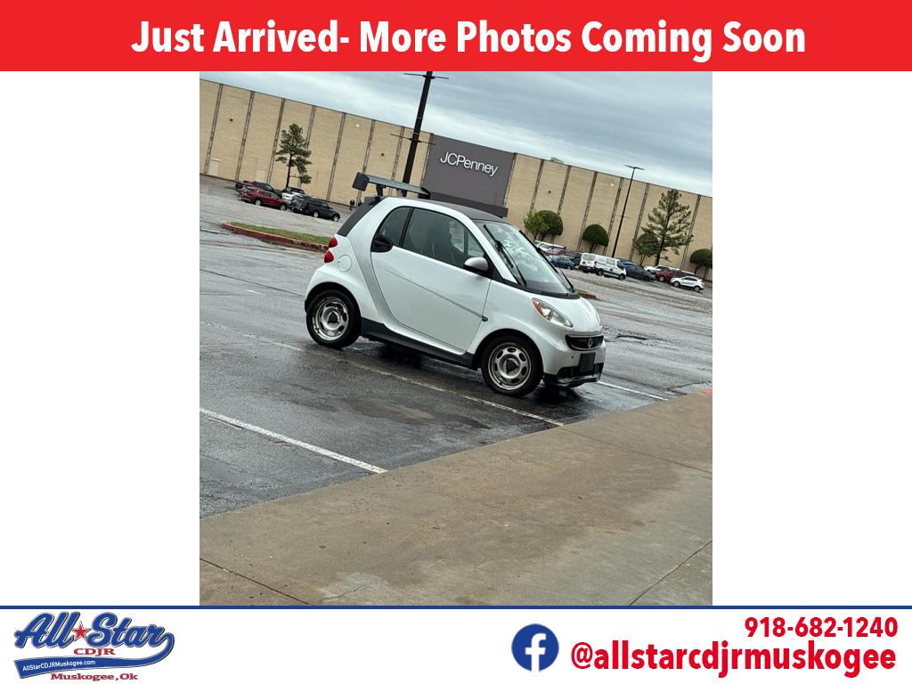 Crystal White 2014 smart fortwo passion Hatchback Rear-Wheel Drive 5-Speed Automatic