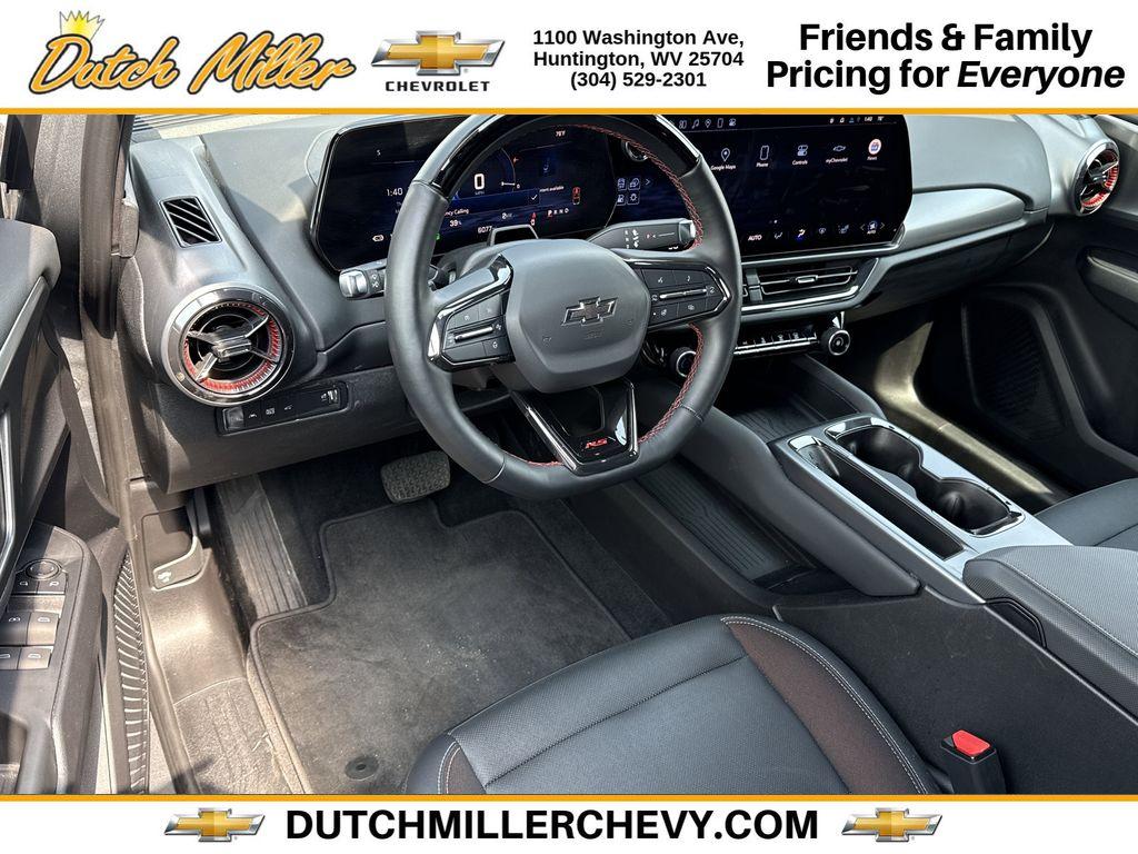 View vehicle photo 7