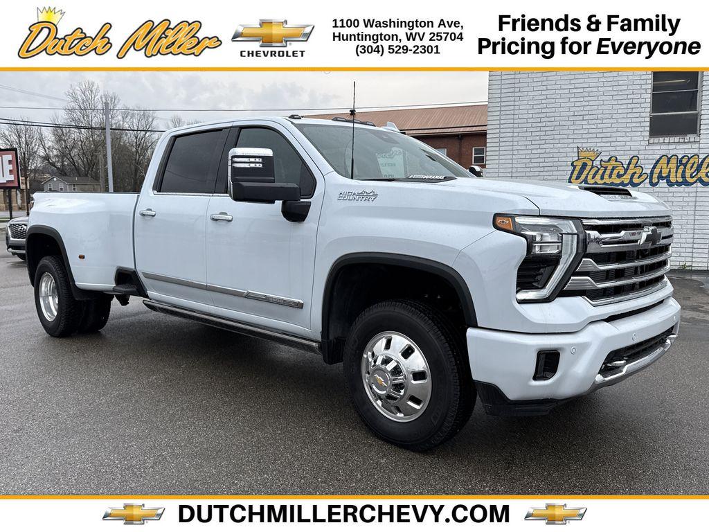 POLAR WHITE TRICOAT 2026 Chevrolet Silverado 3500HD High Country Crew Cab 4WD Pickup Truck Four-Wheel Drive Automatic