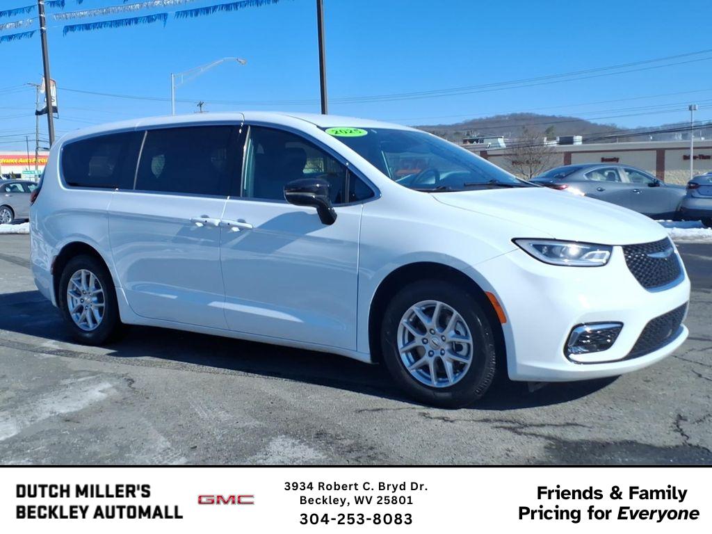 2025 Chrysler Pacifica Select FWD