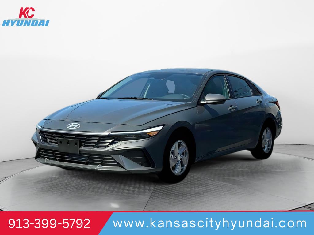 2025 Hyundai Elantra SE FWD