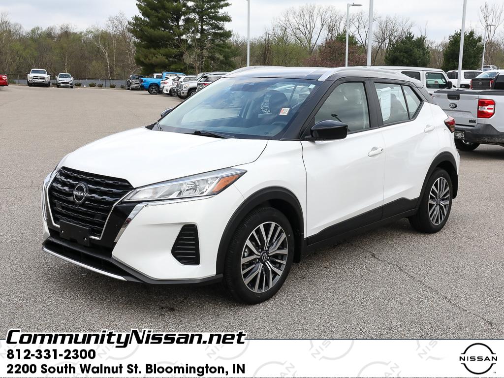 Aspen White Tricoat/Super Black 2023 Nissan Kicks SV FWD SUV / Crossover Front-Wheel Drive Continuously Variable Transmission