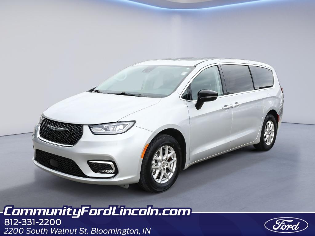 Silver Mist Clearcoat 2024 Chrysler Pacifica Touring L FWD Minivan Front-Wheel Drive 9-Speed Automatic