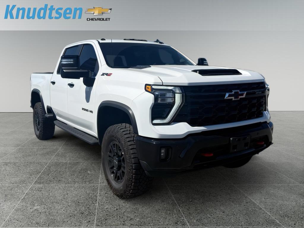 Summit White 2026 Chevrolet Silverado 2500HD ZR2 Crew Cab 4WD Pickup Truck Four-Wheel Drive Automatic