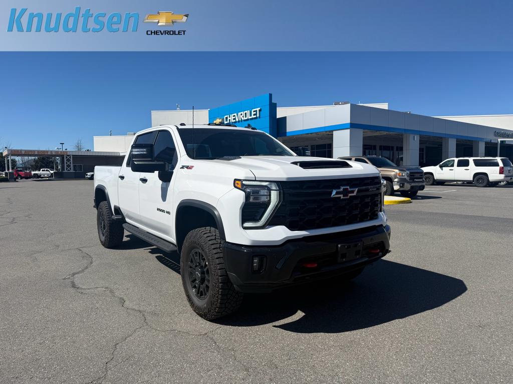 Summit White 2026 Chevrolet Silverado 2500HD ZR2 Crew Cab 4WD Pickup Truck Four-Wheel Drive Automatic