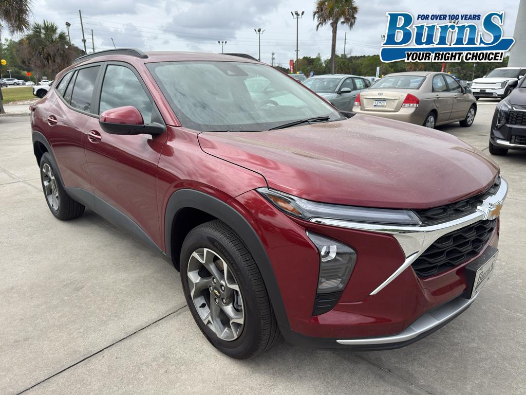 Red (Crimson Metallic) 2025 Chevrolet Trax LT FWD SUV / Crossover Front-Wheel Drive 6-Speed Automatic