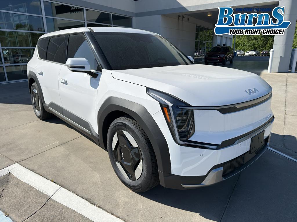 Glacial White Pearl 2026 Kia EV9 Light RWD SUV / Crossover Rear-Wheel Drive Automatic