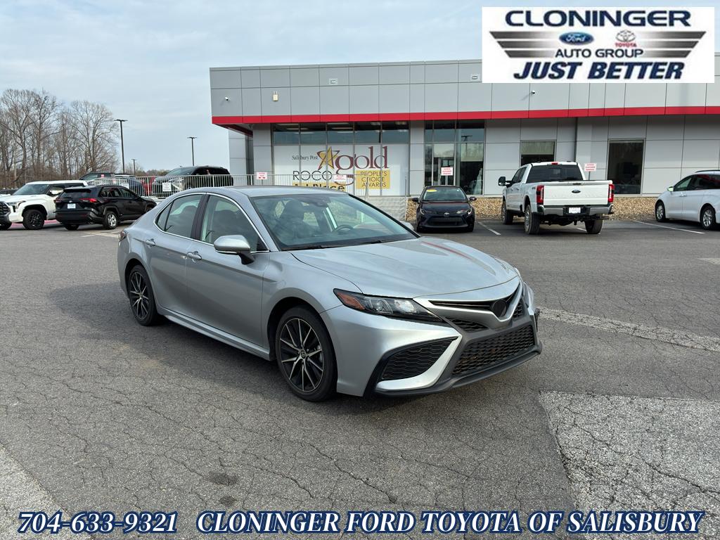 2024 Toyota Camry SE FWD