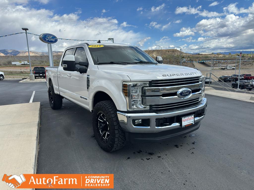 White Platinum Metallic Tri-Coat 2019 Ford F-350 Super Duty Lariat Crew Cab 4WD Pickup Truck Four-Wheel Drive 6-Speed Automatic