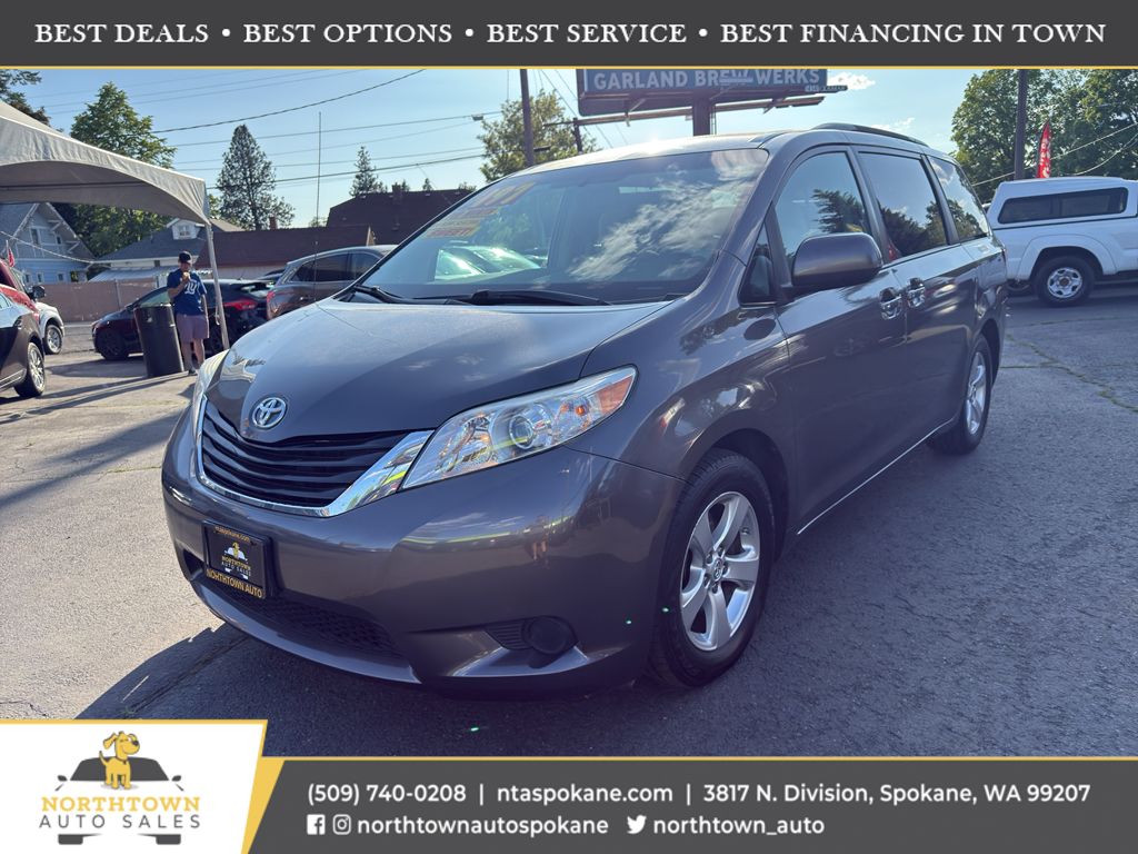 2013 Toyota Sienna LE AAS – 123810