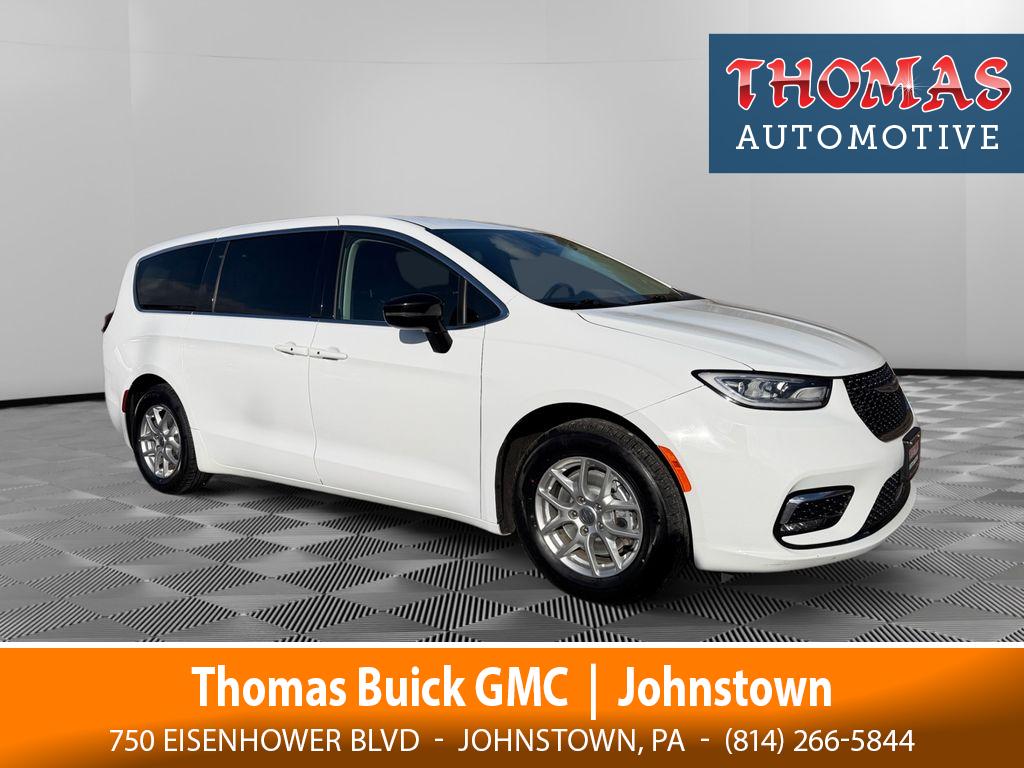 2024 Chrysler Pacifica Touring L's photo