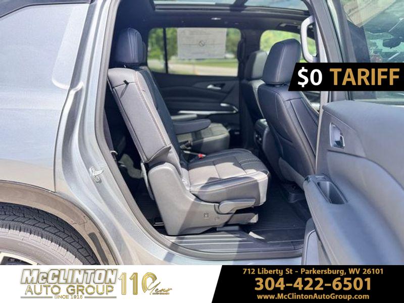 2025 Sterling Gray Metallic Chevrolet Traverse AWD High Country AWD SUV