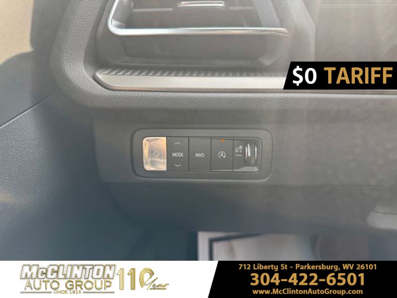 2025 Summit White Chevrolet Traverse AWD LT AWD SUV