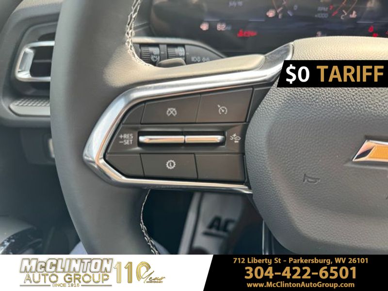 2025 Summit White Chevrolet Traverse FWD LT FWD SUV