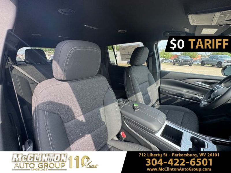 2025 Summit White Chevrolet Traverse FWD LT FWD SUV