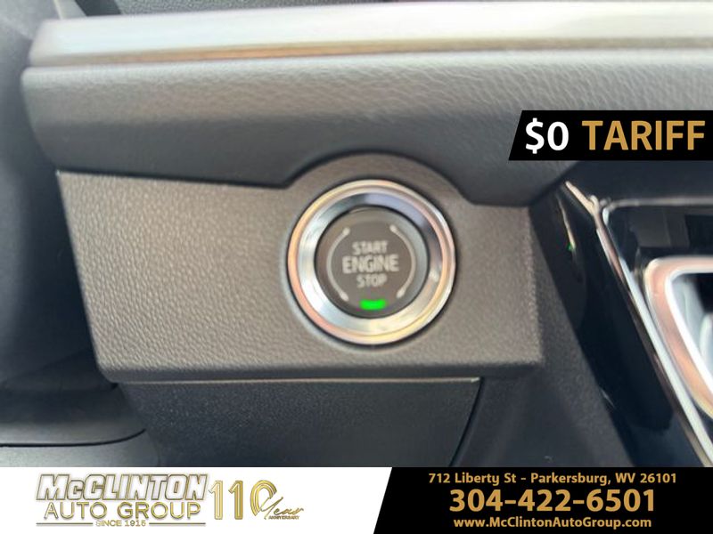 2025 Summit White Chevrolet Traverse FWD LT FWD SUV
