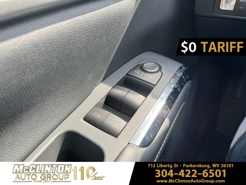 2025 Summit White Chevrolet Traverse FWD LT FWD SUV