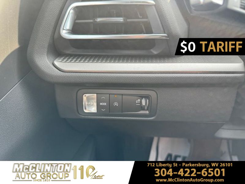 2025 Summit White Chevrolet Traverse FWD LT FWD SUV
