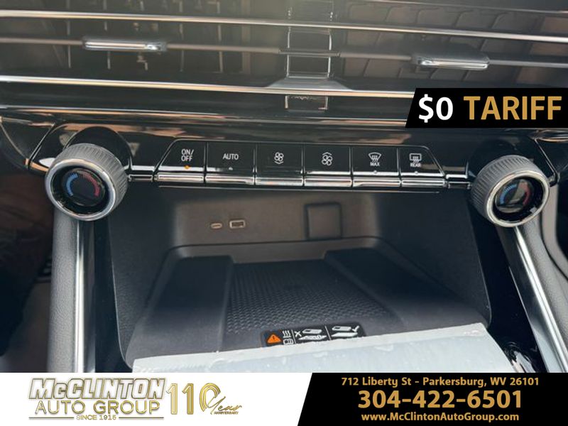 2025 Summit White Chevrolet Traverse FWD LT FWD SUV
