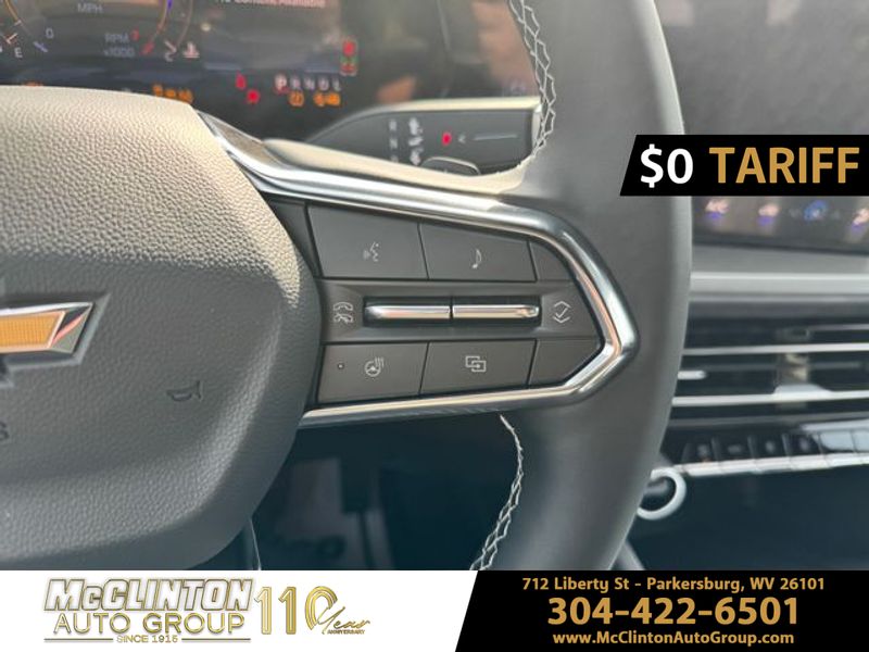 2025 Summit White Chevrolet Traverse FWD LT FWD SUV