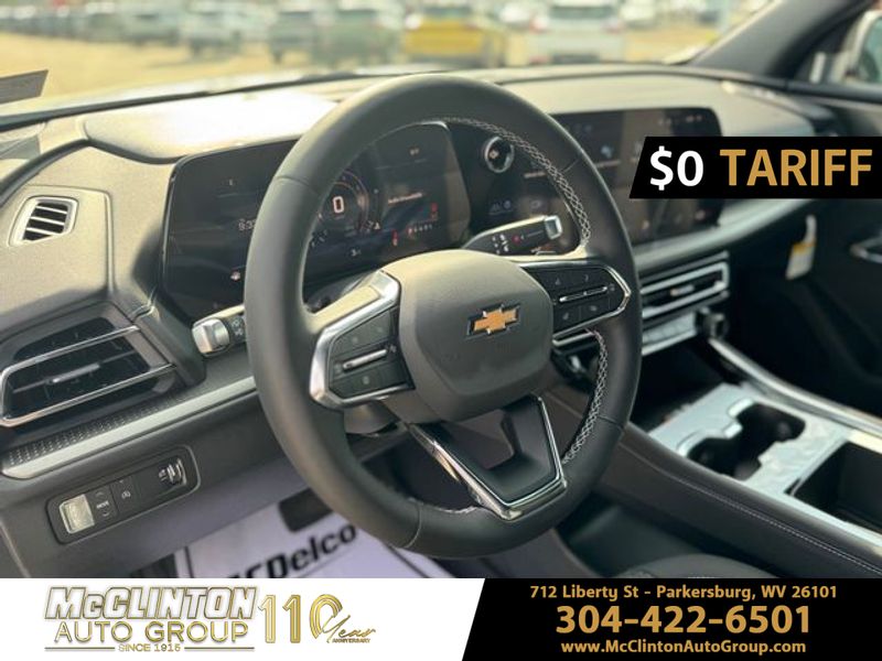 2025 Summit White Chevrolet Traverse FWD LT FWD SUV