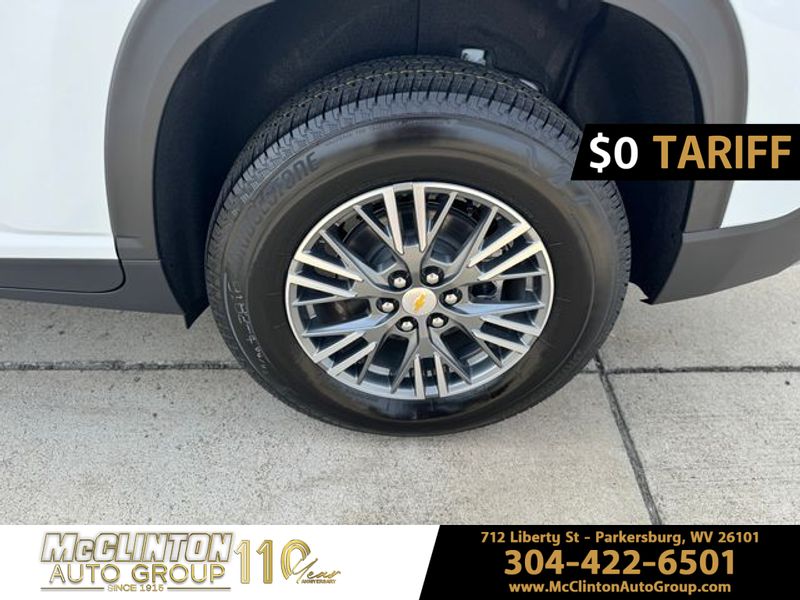 2025 Summit White Chevrolet Traverse FWD LT FWD SUV