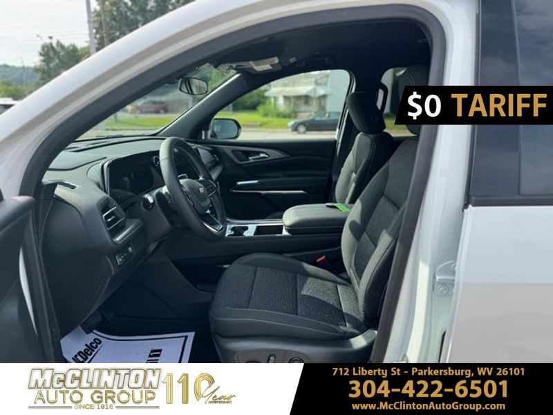 2025 Summit White Chevrolet Traverse FWD LT FWD SUV