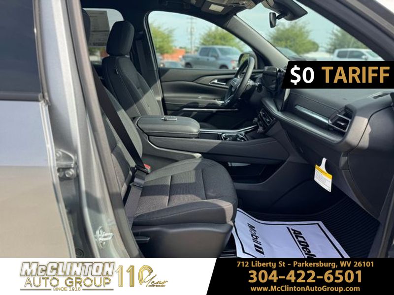 2025 Sterling Gray Metallic Chevrolet Traverse AWD LT AWD SUV