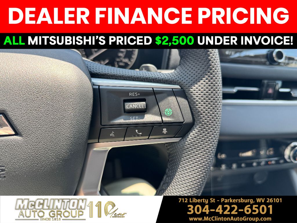 2025 White Diamond Mitsubishi Outlander Trail Edition 4X4