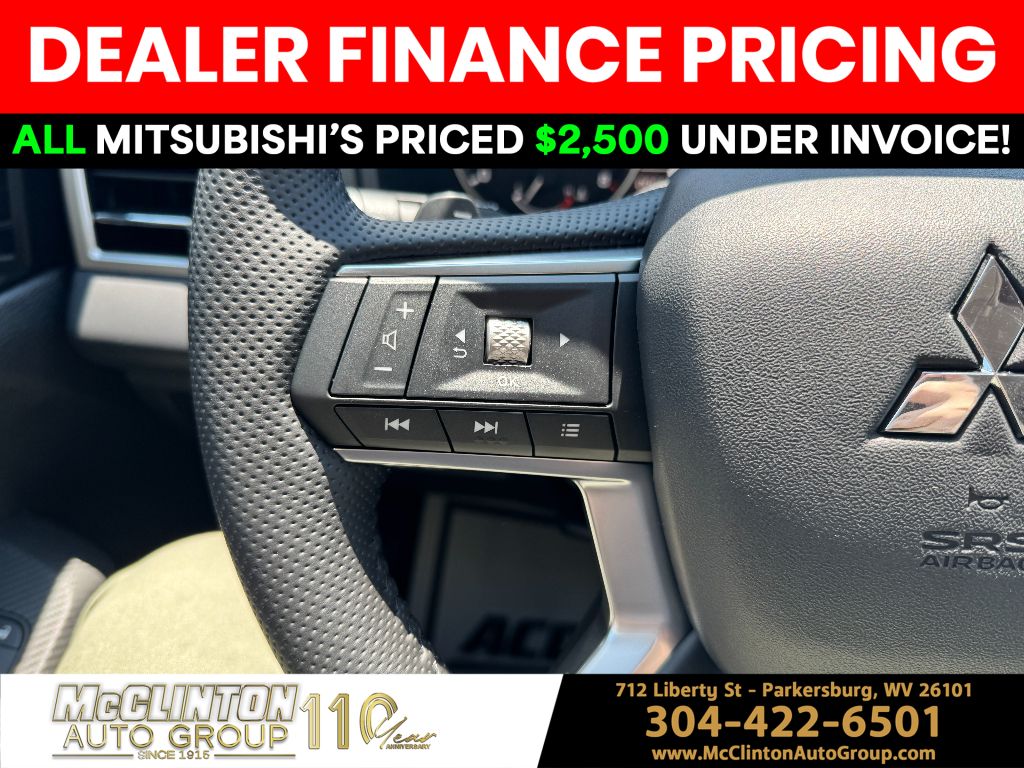 2025 White Diamond Mitsubishi Outlander Trail Edition 4X4