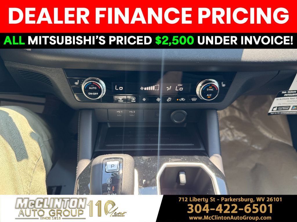 2025 White Diamond Mitsubishi Outlander Trail Edition 4X4