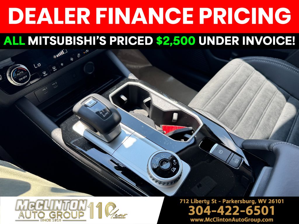 2025 White Diamond Mitsubishi Outlander Trail Edition 4X4