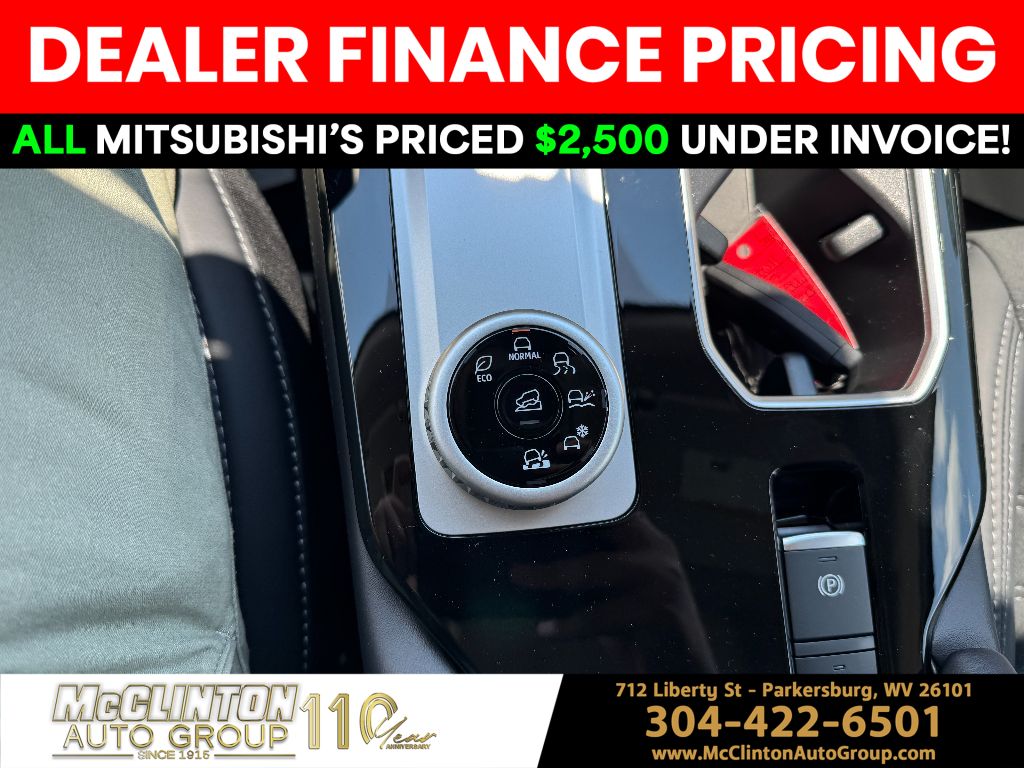 2025 White Diamond Mitsubishi Outlander Trail Edition 4X4