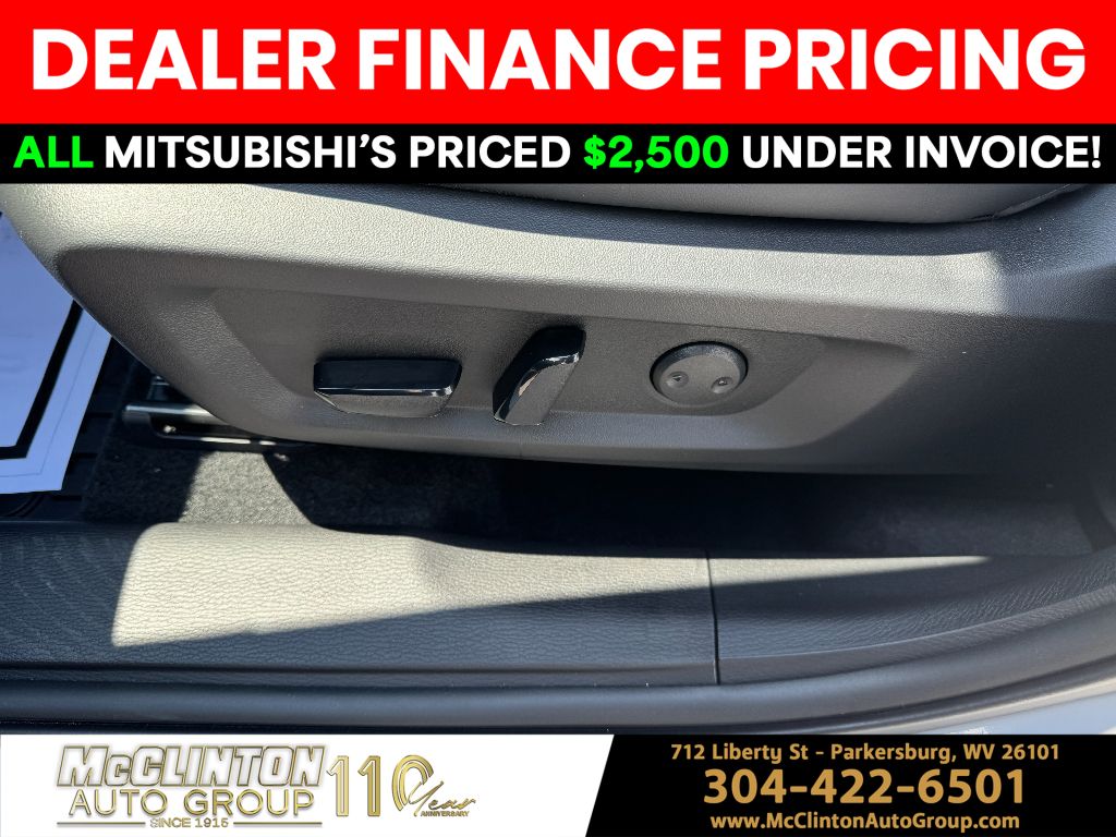 2025 White Diamond Mitsubishi Outlander Trail Edition 4X4
