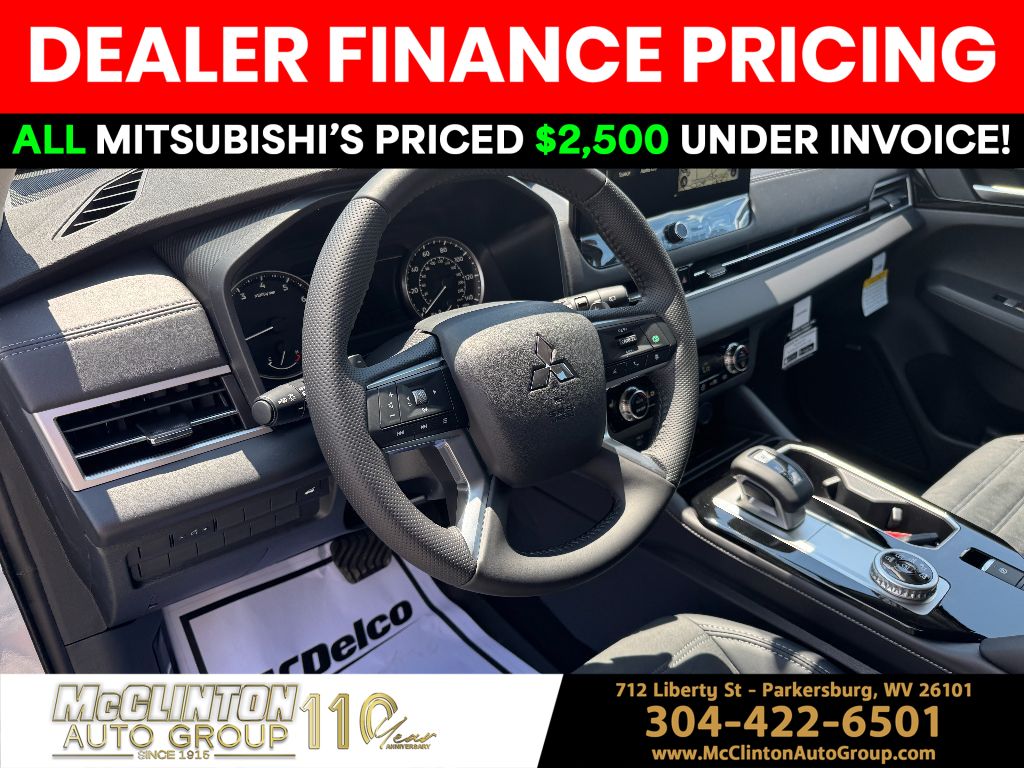 2025 White Diamond Mitsubishi Outlander Trail Edition 4X4