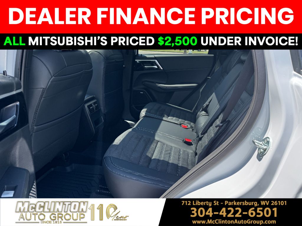 2025 White Diamond Mitsubishi Outlander Trail Edition 4X4