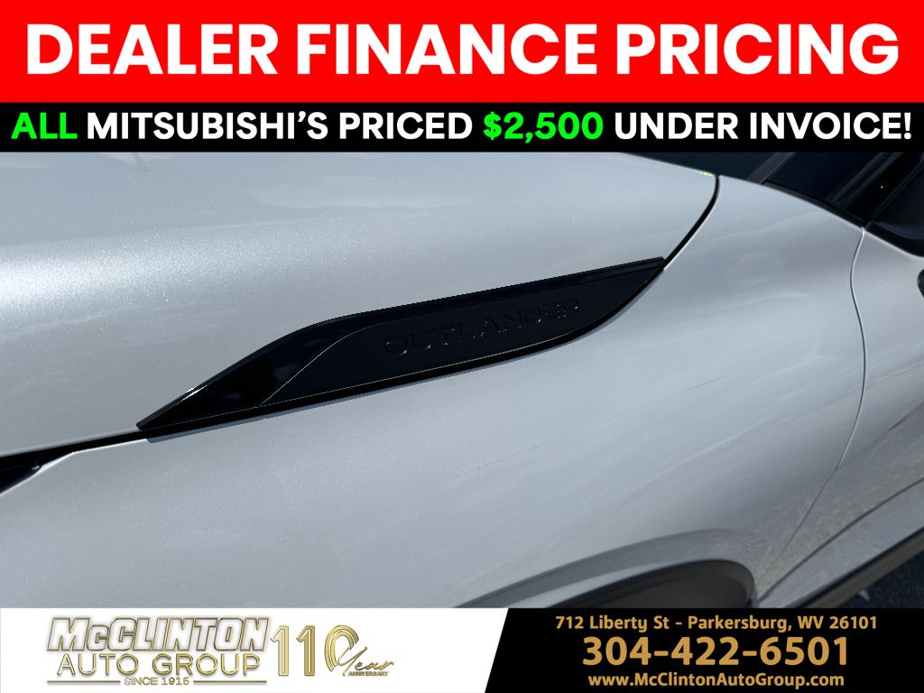 2025 White Diamond Mitsubishi Outlander Trail Edition 4X4